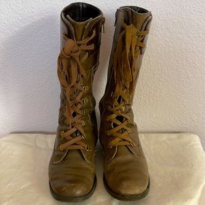 Aerosoles lace-up boots size 6